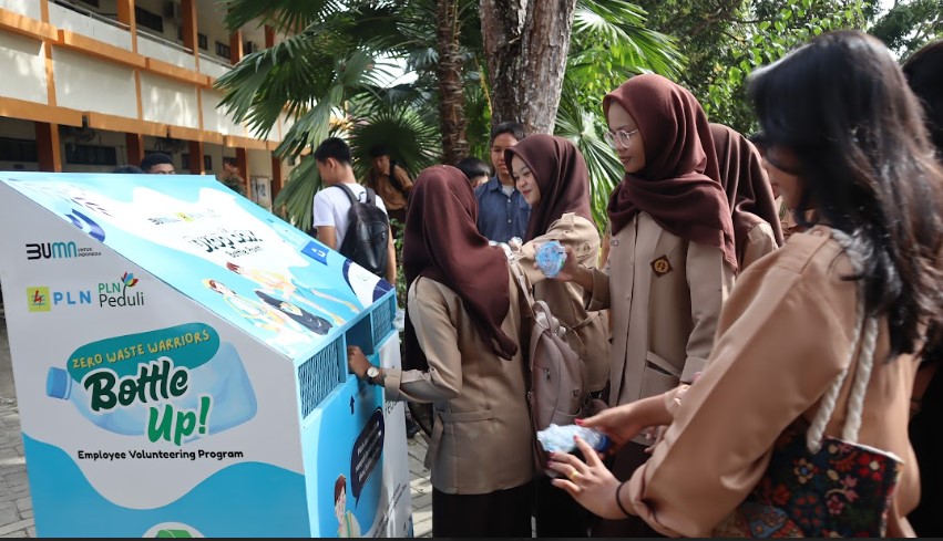 PLN MCTN Lakukan Sosialisasi “Bottle Up” di Sekolah Sebagai Wujud Aksi Peduli PLN Untuk Rakyat
